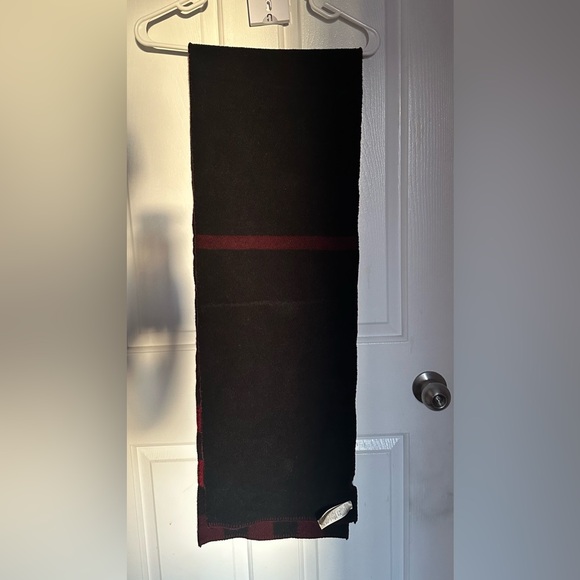 Authentic Burrbury Scarf - Picture 4 of 6